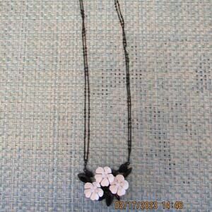 Dramatic Floral Necklace – Black Leaves Framing White Flowers